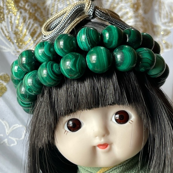 Elegant Malachite Beaded Bracelet - Picture 2 of 3